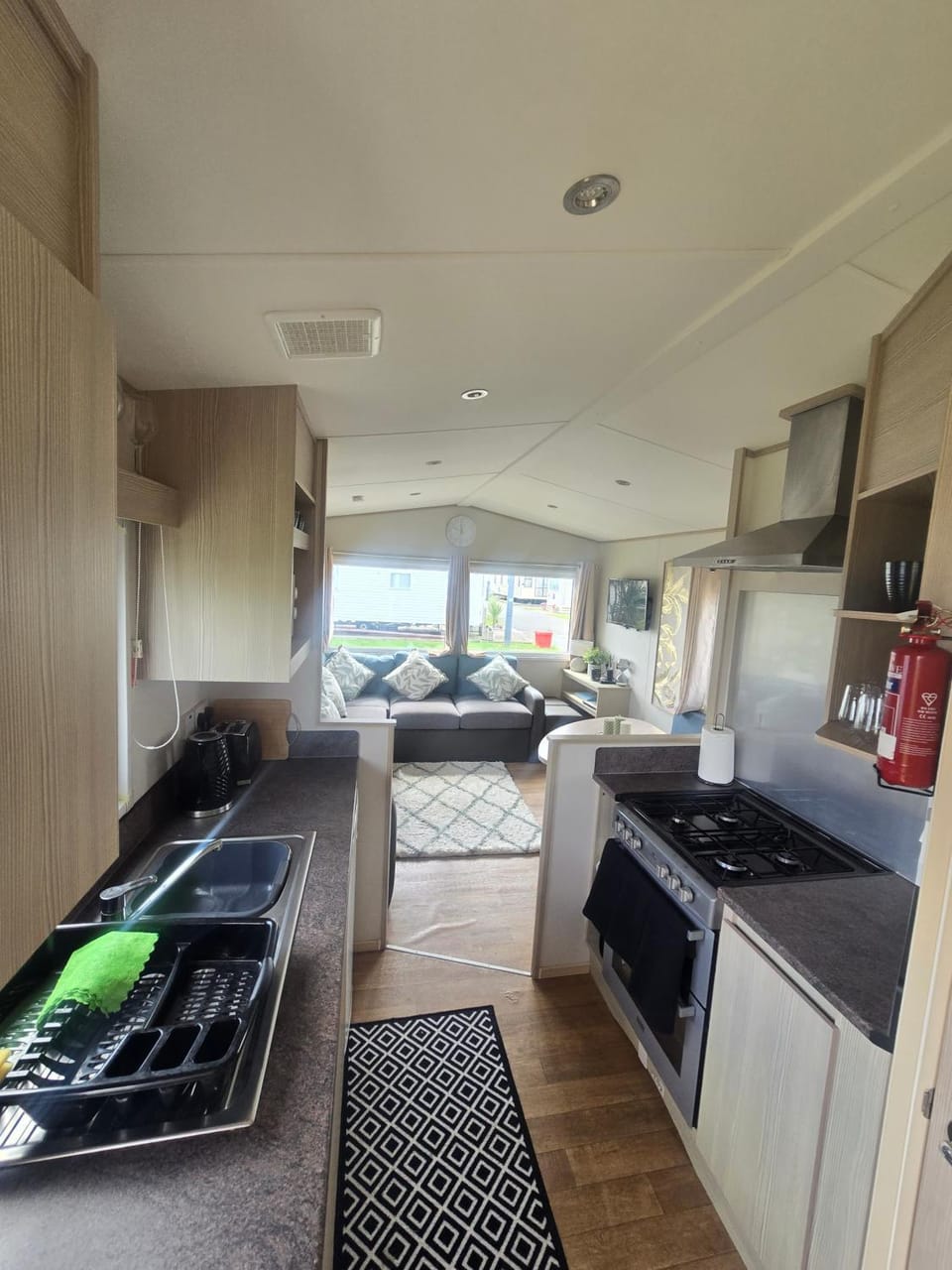 Caravan Paul Sleeps 6 with Free Parking House in Rhyl