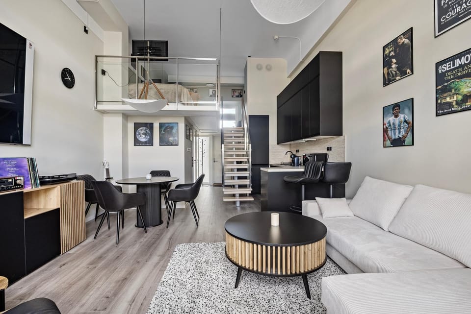 Communal lounge/ TV room, Living room