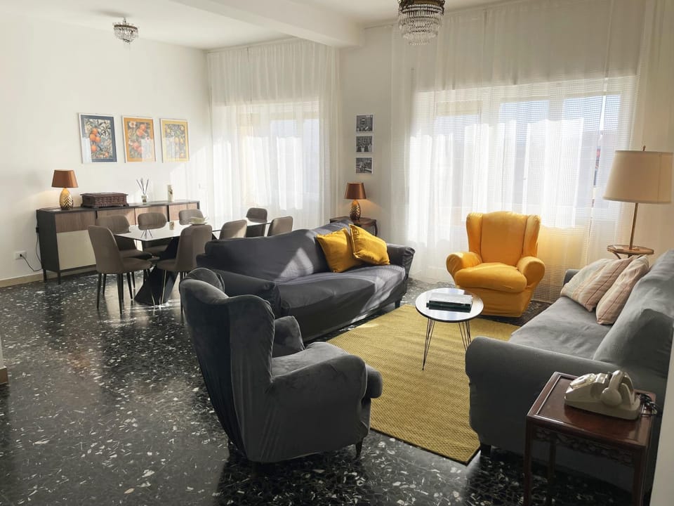 Living room, Seating area