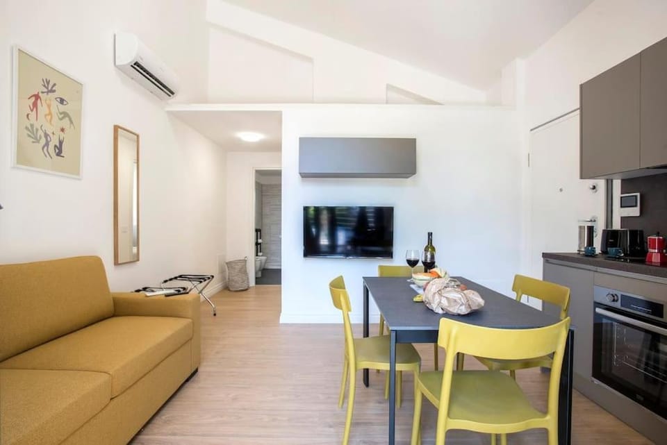 Living room, oven