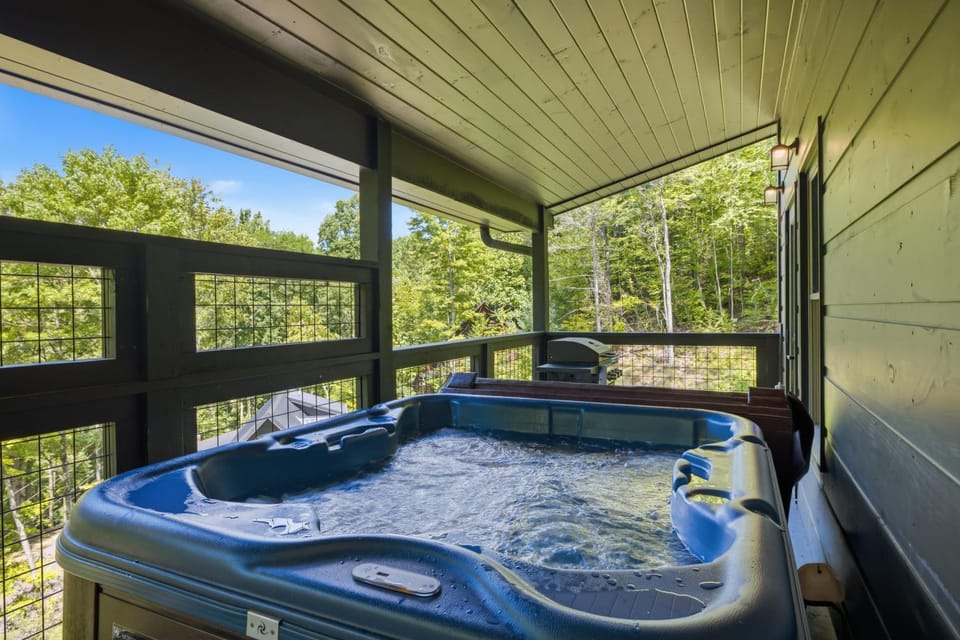 Enjoy Stairway to Heaven a Modern Secluded Cabin with Hot Tub Sleeps 6 Minutes from Dollywood PF Gatlinburg Cabin in Gatlinburg