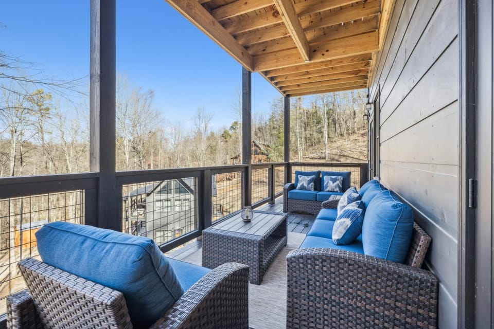 Enjoy Stairway to Heaven a Modern Secluded Cabin with Hot Tub Sleeps 6 Minutes from Dollywood PF Gatlinburg Cabin in Gatlinburg