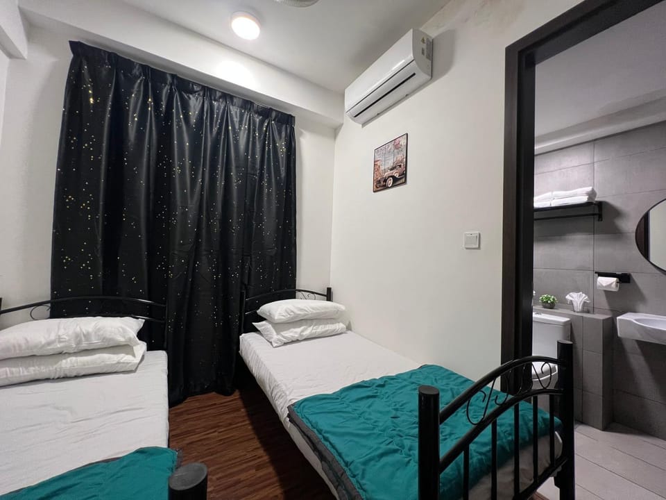 Bed, Photo of the whole room, Bedroom, air conditioner