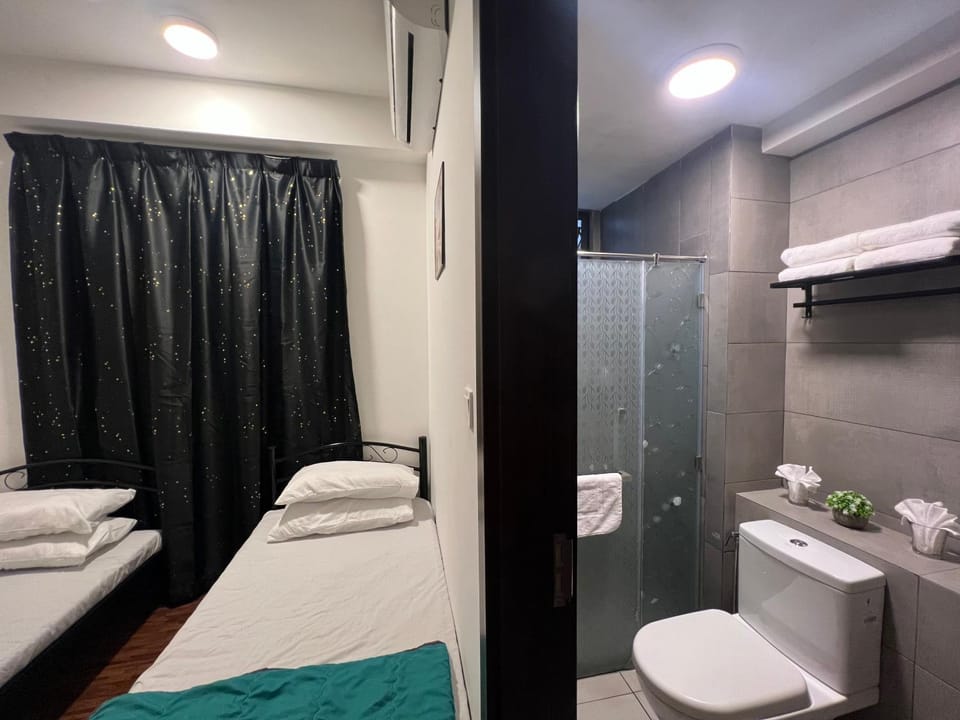 Toilet, Bed, Bathroom, Photo of the whole room, Bedroom, towels