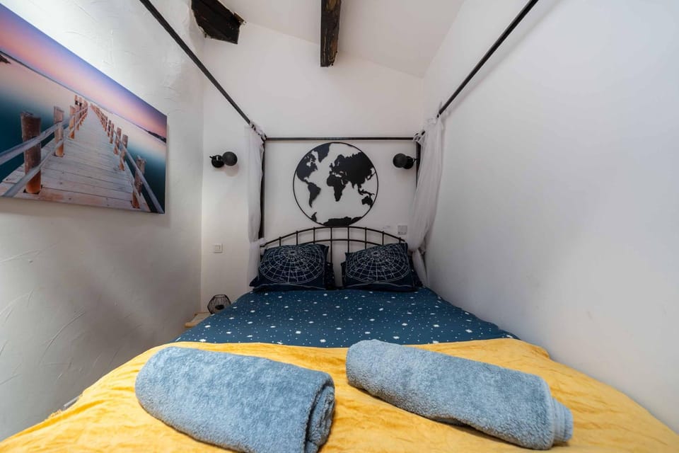 Bed, Bedroom