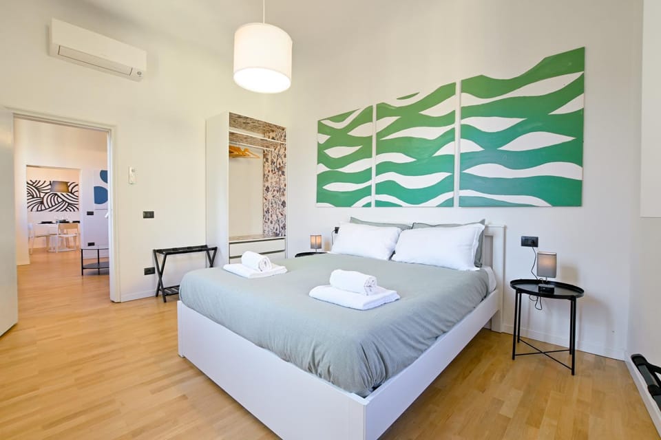 Bed, Bedroom, wardrobe, air conditioner