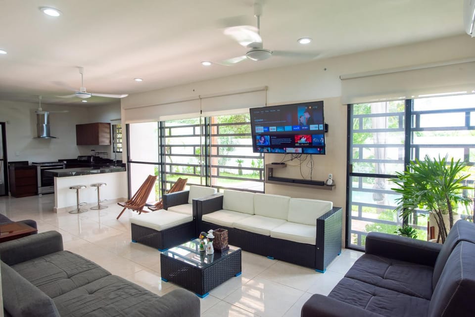 TV and multimedia, Living room, Pool view, kitchen