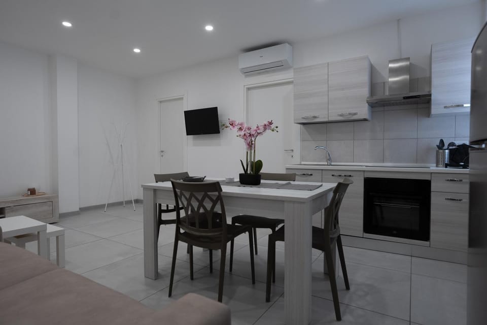 Kitchen or kitchenette, Living room, Seating area