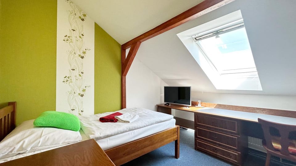 Bed, Photo of the whole room