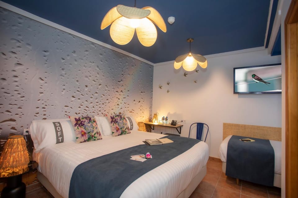 Bed, Photo of the whole room, Bedroom