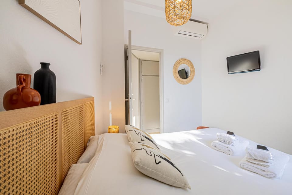 TV and multimedia, Bedroom, air conditioner