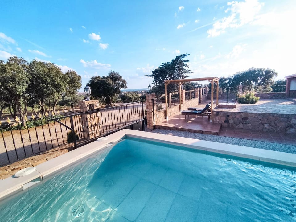VILLA CERRO MORENOVilla privada con piscina en finca exclusiva a 10 min de Lagunas de Ruidera Villa in Castile-La Mancha