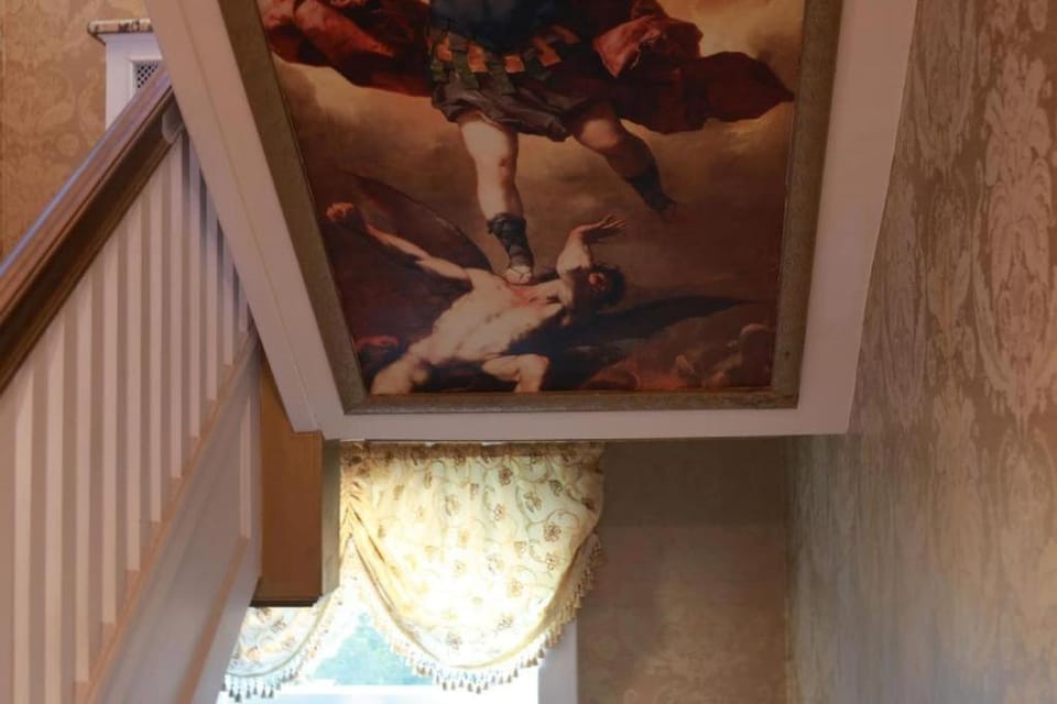 Chateau Connellsville Medieval Royal Chamber Hotel in Connellsville