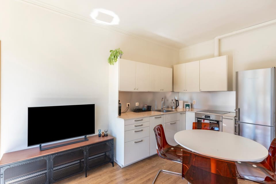 Communal lounge/ TV room, kitchen