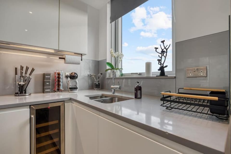 2 Bed & 2 Bath Next to Nine Elms Station - Zone 1 Apartment in London