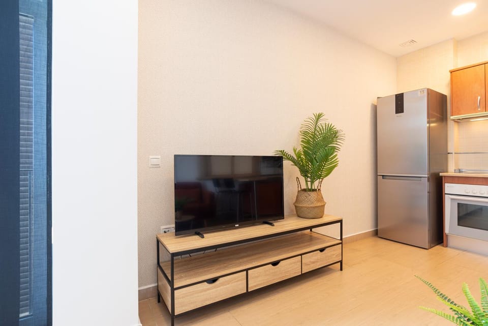 TV and multimedia, Kitchen or kitchenette, Living room, air conditioner