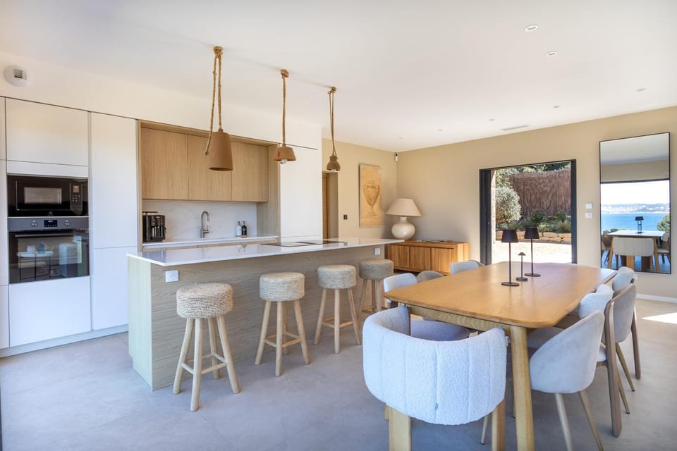 Villa PERLE DE GIENS sur PRESQU'ILE de GIENS 200 M de la mer VUE MER exceptionnelle Villa in Hyères