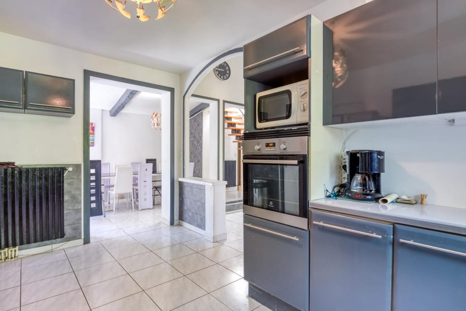 Kitchen or kitchenette, Living room