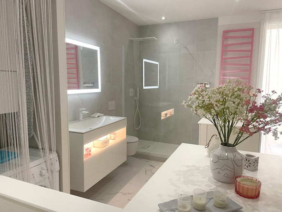 Shower, Bathroom, Bath, towels