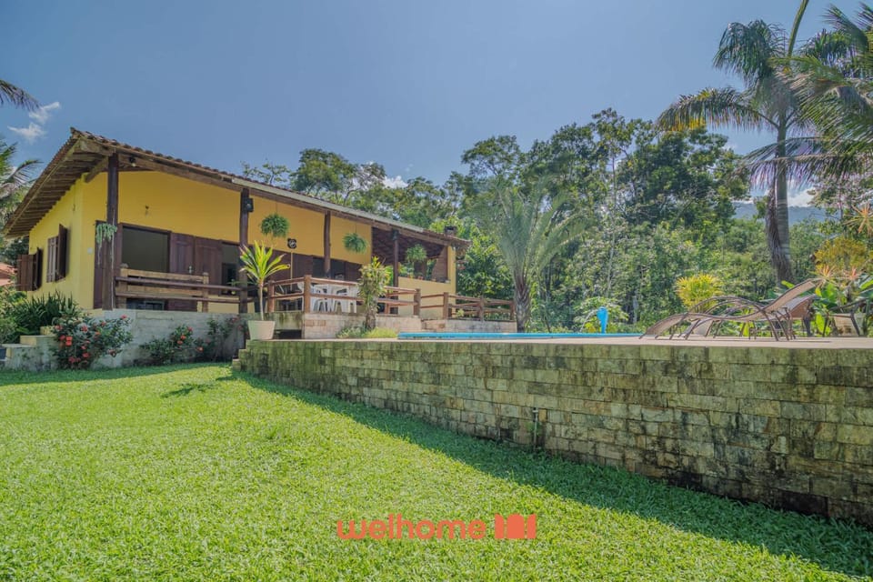 Seu refúgio com piscina, área verde e Churrasqueira House in State of Rio de Janeiro