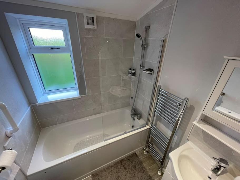 Cosy Clos Y Hendy Lodge House in Penbryn