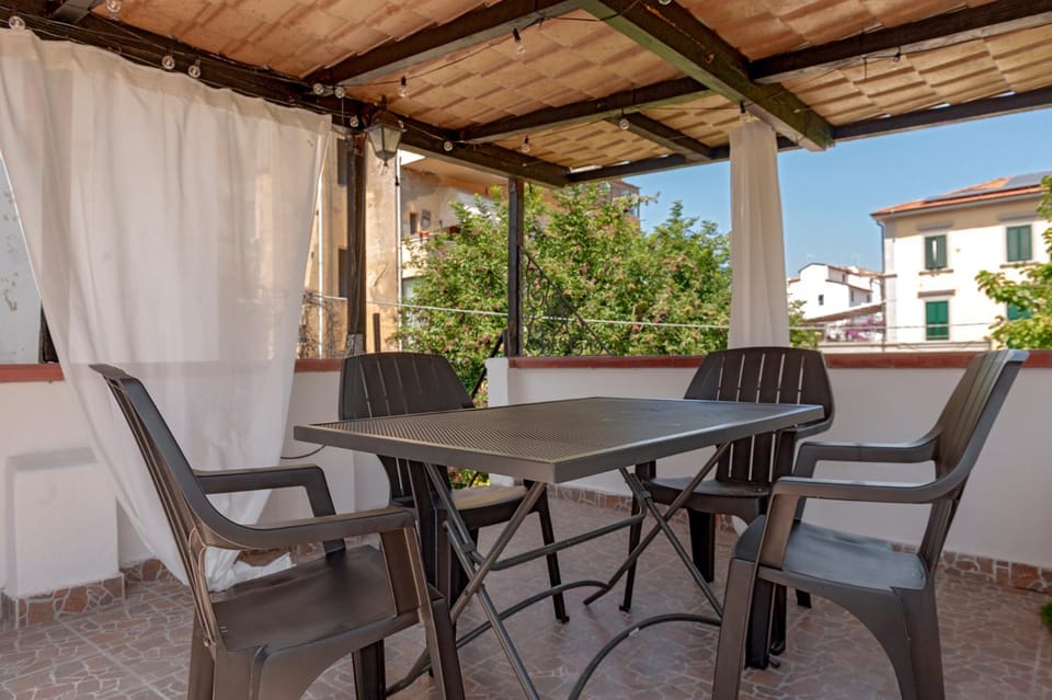 La casina in borgo - suite with terrace Apartment in Livorno