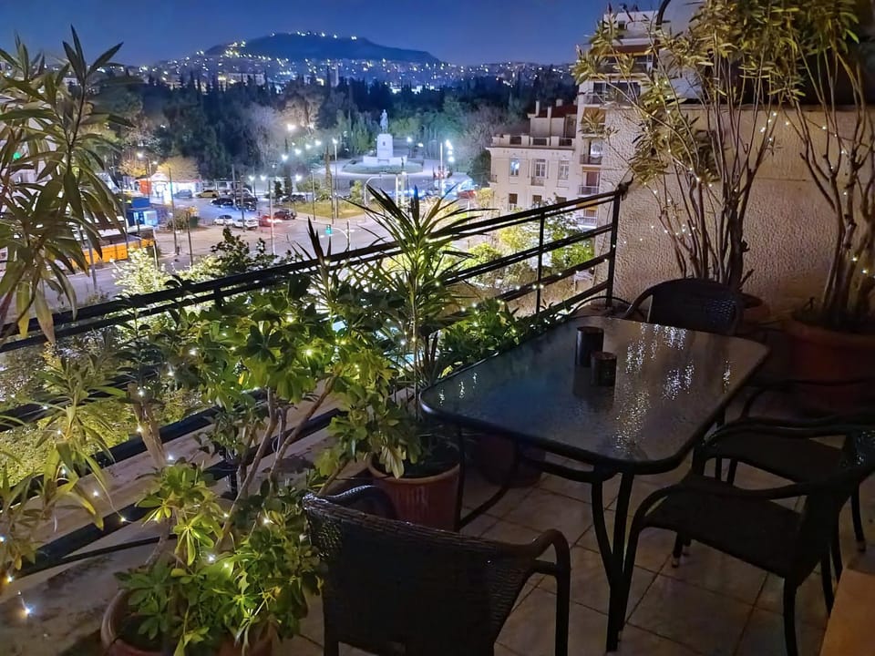 Night, View (from property/room), Balcony/Terrace, Dining area, City view