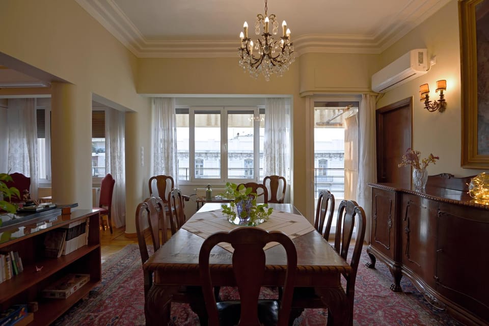 Game Room, Dining area