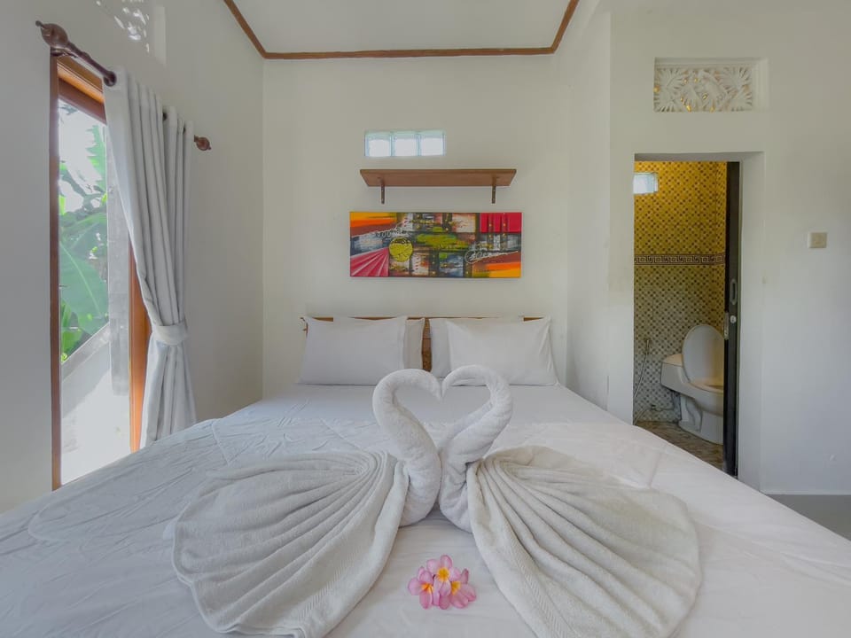 Bed, Photo of the whole room, Bedroom, towels