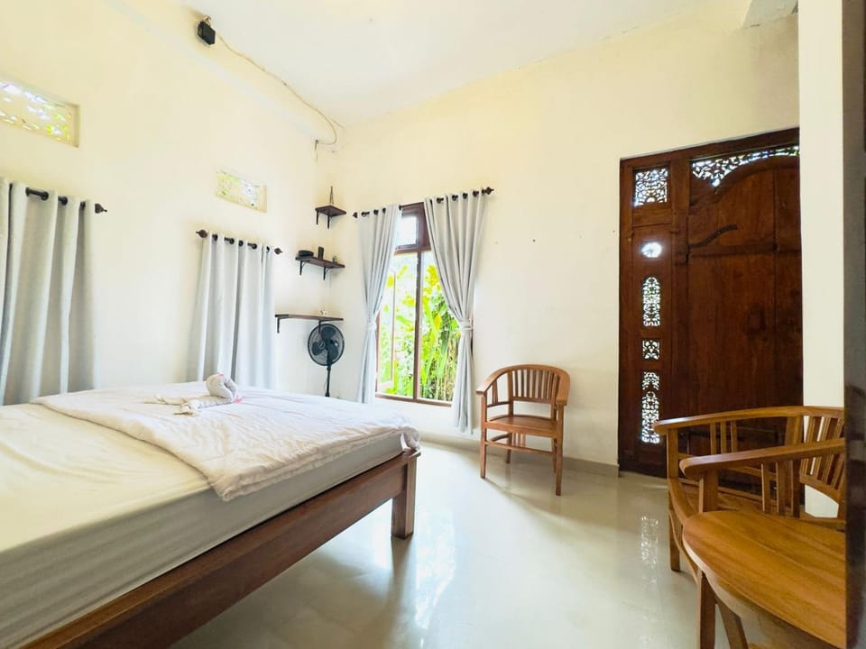 Bed, Living room, Photo of the whole room, Seating area, Bedroom, wardrobe