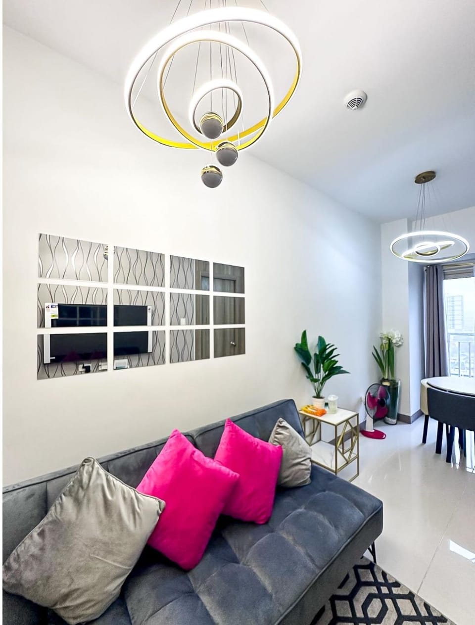 Cosy Deluxe Flat with Balcony near MOA Apartment hotel in Pasay