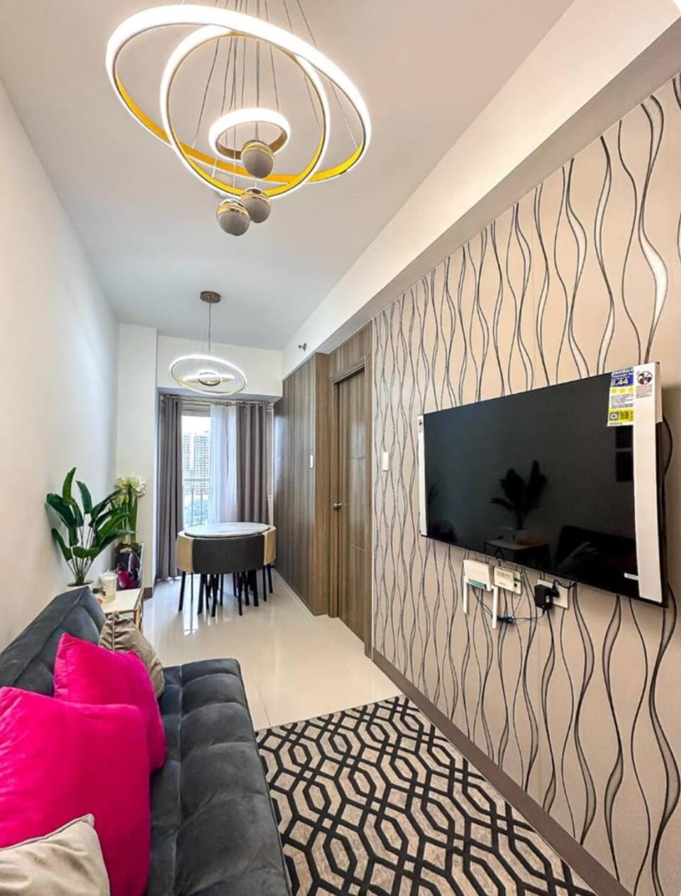 Cosy Deluxe Flat with Balcony near MOA Apartment hotel in Pasay
