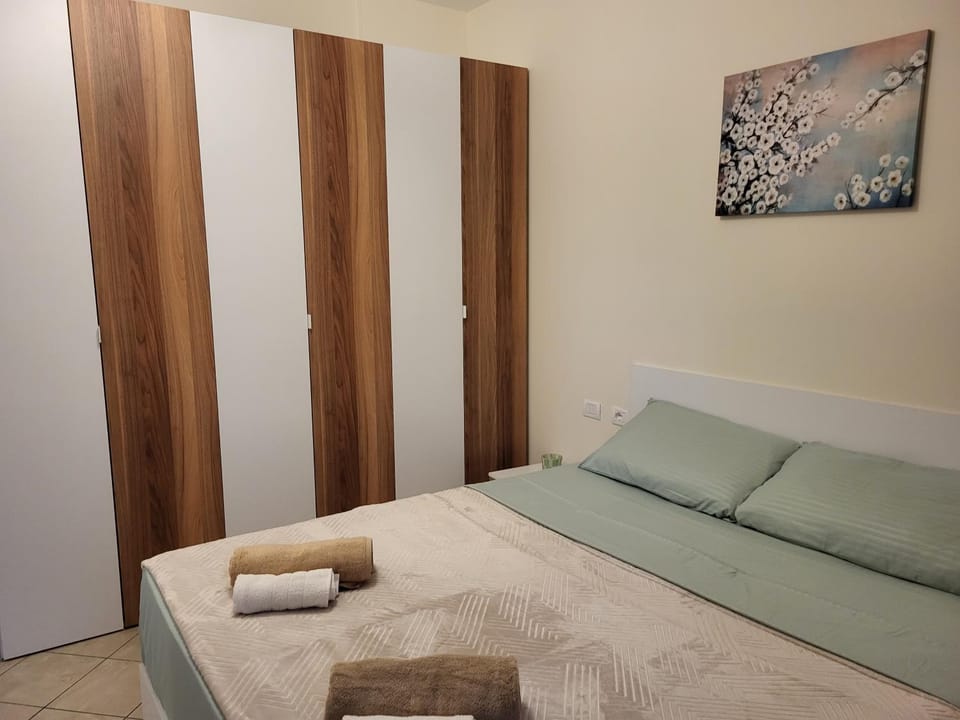 Bed, Photo of the whole room, Bedroom, towels, wardrobe