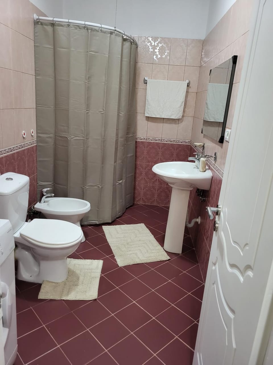 Shower, Toilet, Bathroom, bidet, towels