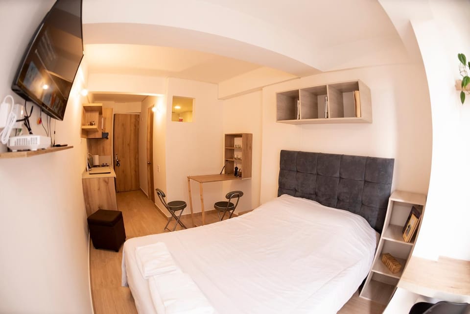 Bed, TV and multimedia, Photo of the whole room, Bedroom