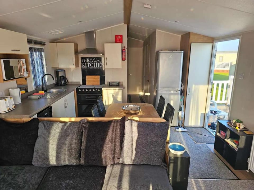 Luxury Chichester caravan Seaside Retreat House in Bracknell