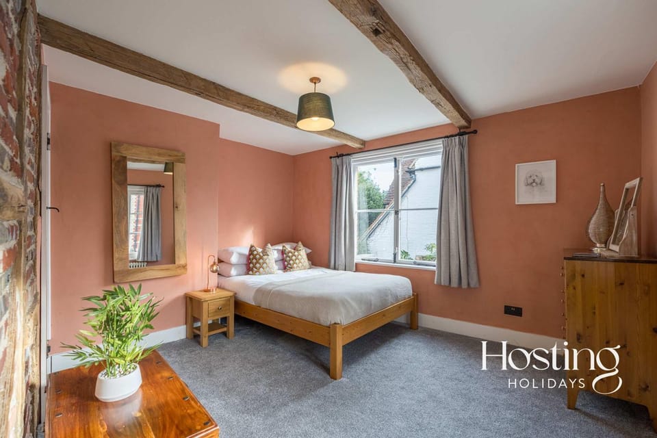 Bed, Photo of the whole room, Bedroom, internet