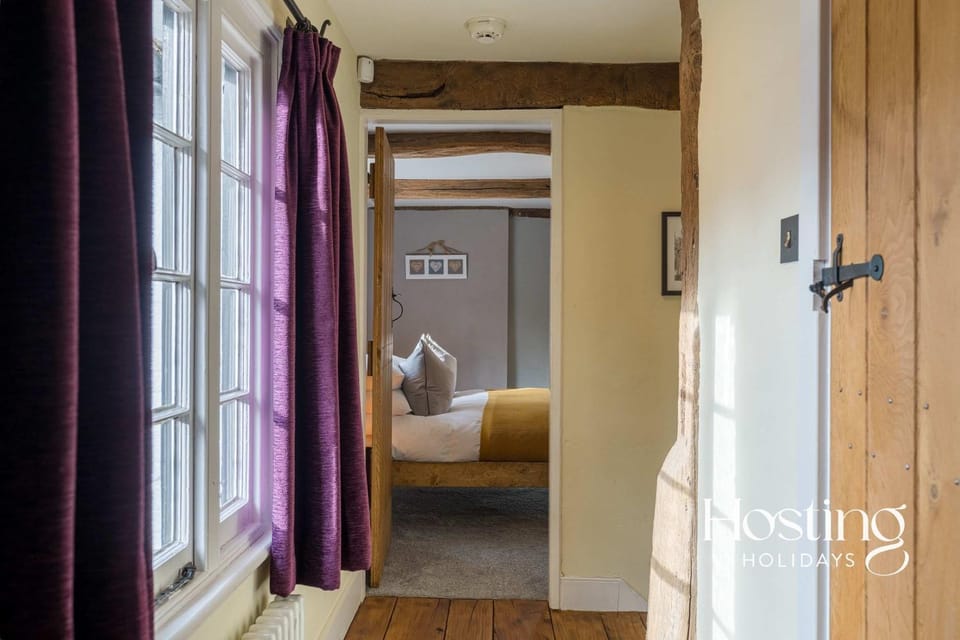 Bed, Photo of the whole room, Bedroom, internet