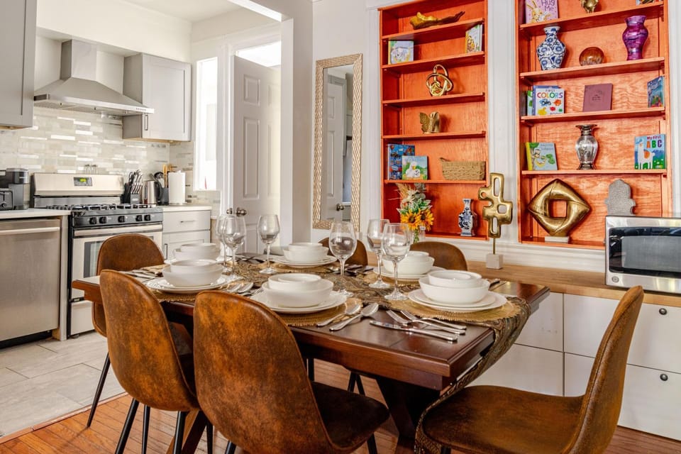 Dining area, kitchen