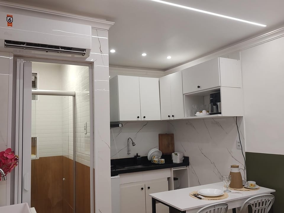Kitchen or kitchenette, minibar, oven, stove, air conditioner