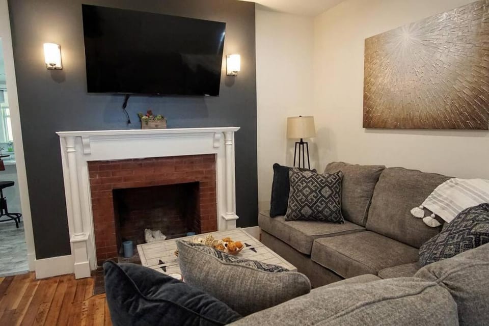Amazing view of Lake Winnisquam, fully remodeled! Apartment in Tilton