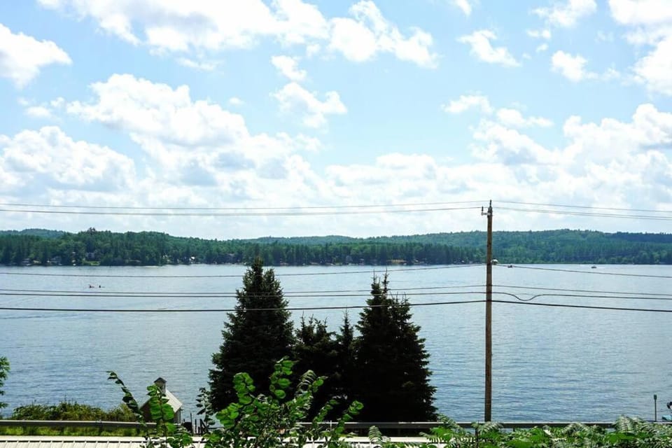 Amazing view of Lake Winnisquam, fully remodeled! Apartment in Tilton