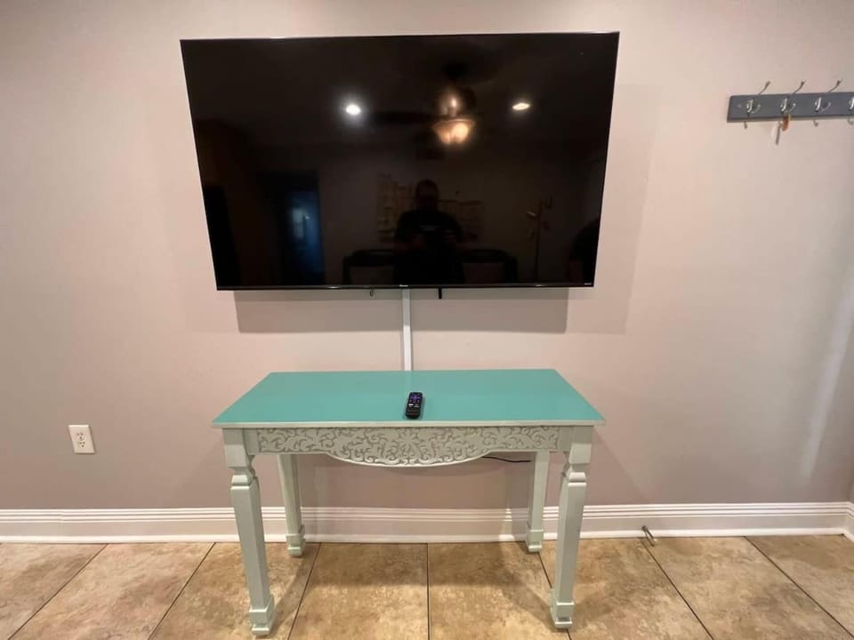 Two bedroom apt with desk washer dryer & pool Apartment in Baton Rouge