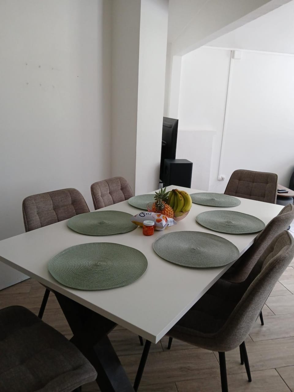 Food and drinks, Dining area, Food