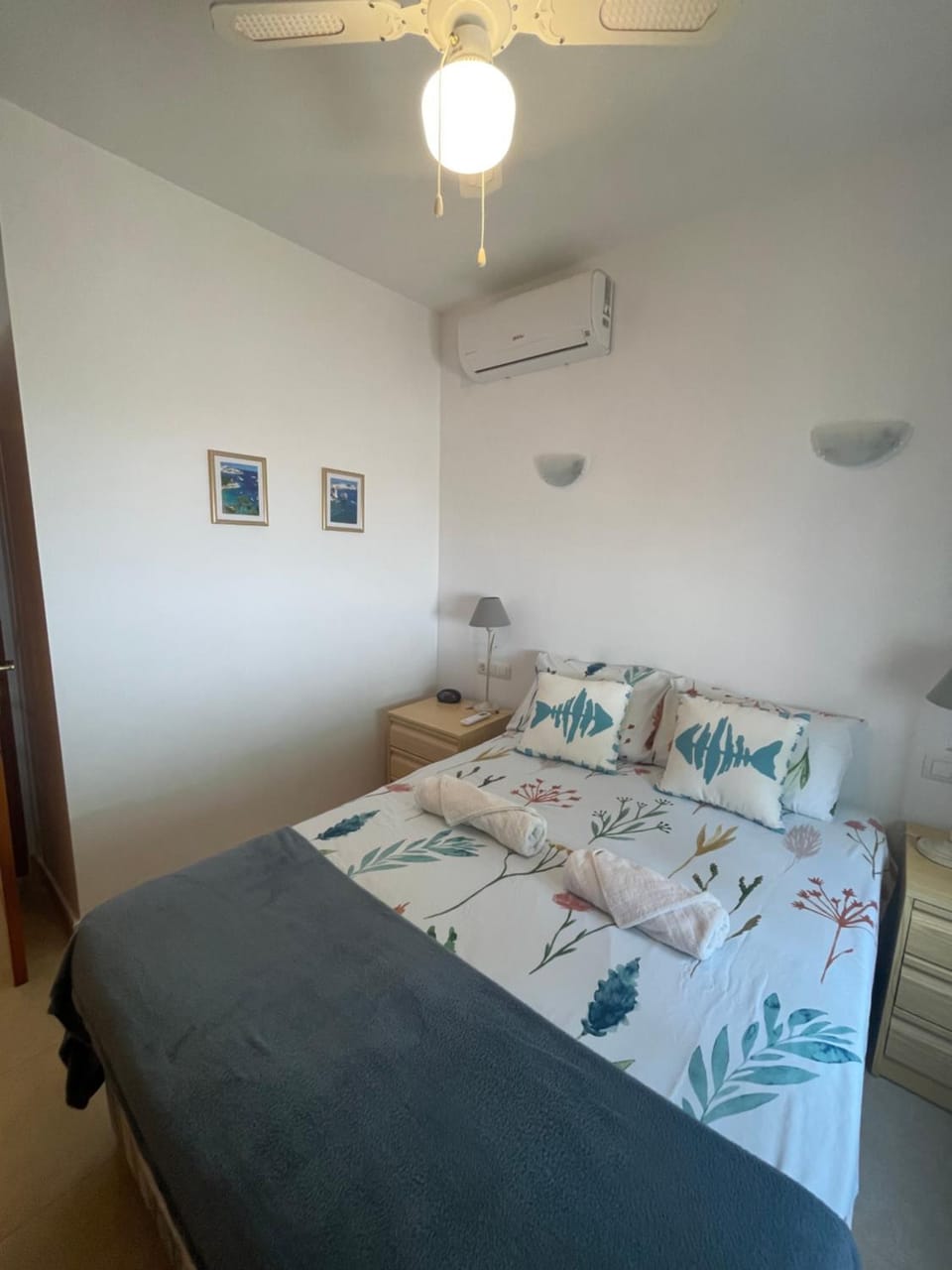 Bed, Photo of the whole room, Bedroom, air conditioner