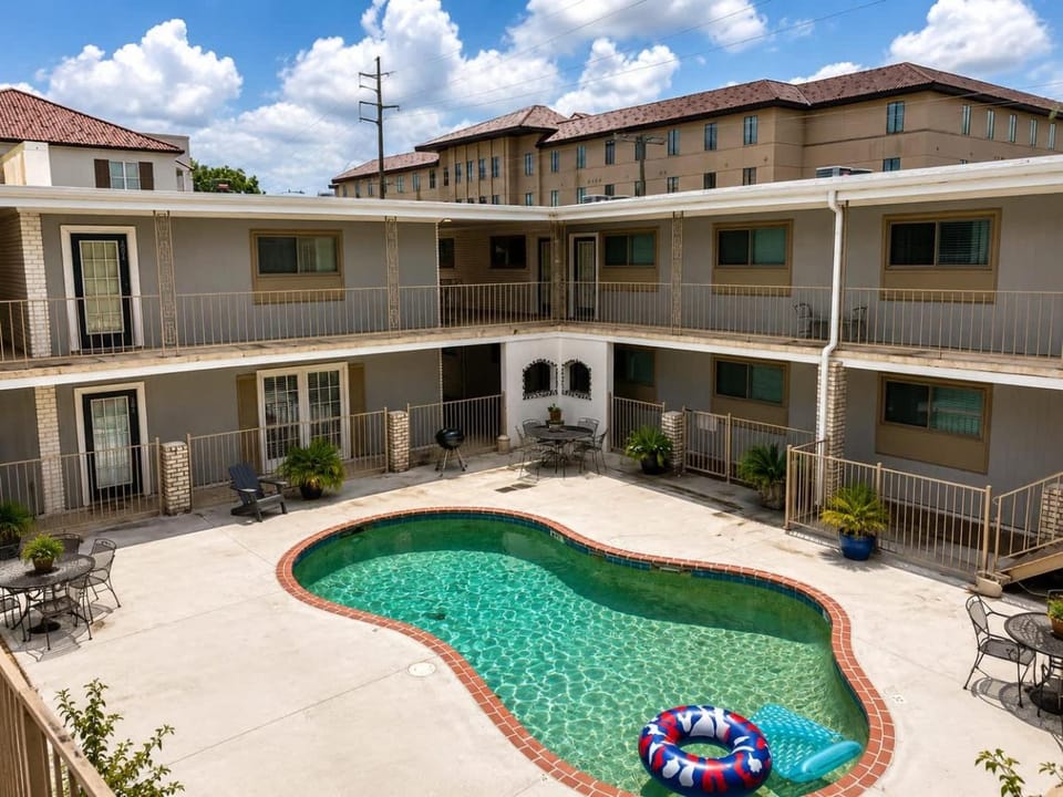 North Gates of LSU 2 bedroom w&d pool Apartment in Baton Rouge