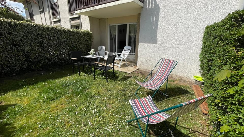 Studio avec jardin centre ville Cabourg La Roseraie Apartment in Cabourg