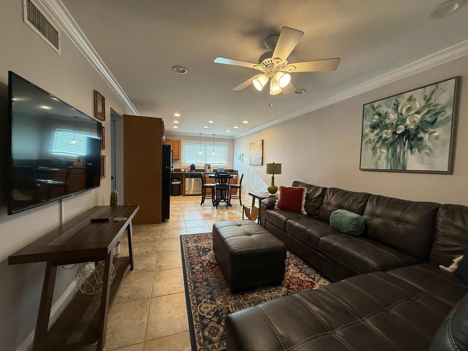 Living room, Photo of the whole room, Seating area, Dining area