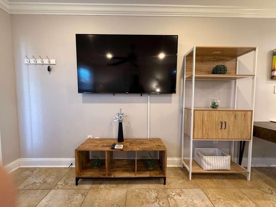 2 BR apartment with laundry pool Apartment in Baton Rouge