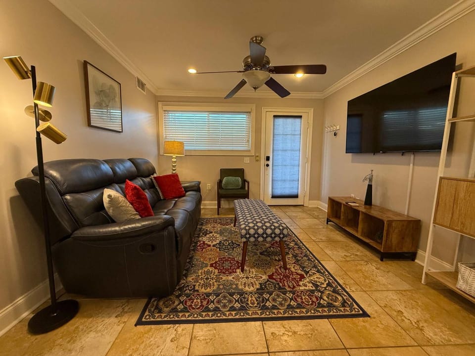 2 BR apartment with laundry pool Apartment in Baton Rouge
